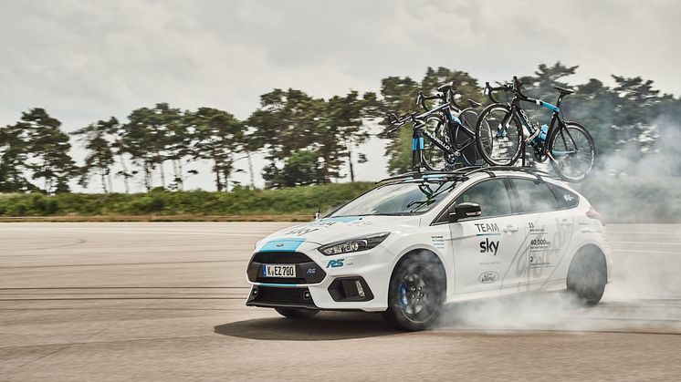 Új opciós csomagos Focus RS a TEAM SKY új felvezető autója