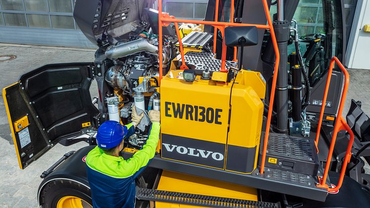 Filterbyte Volvo EWR130E hjulgrävare