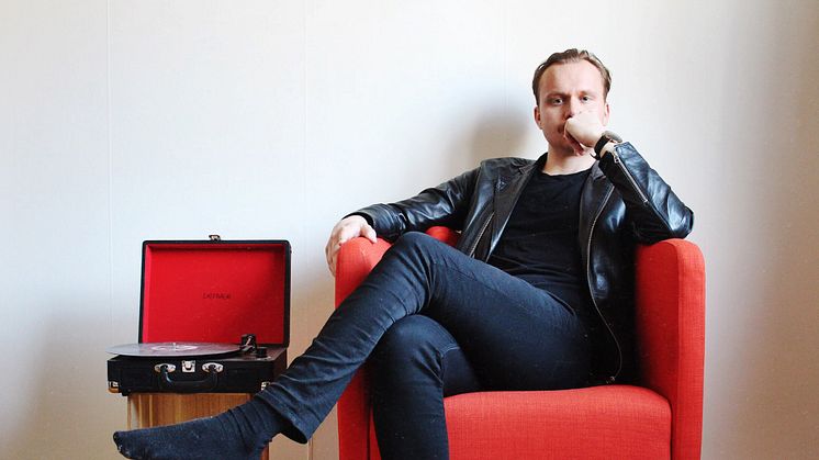 Kritikerrosade Broder Henrik Rapp släpper ny singel - "Vad Gör Vi Sen?"