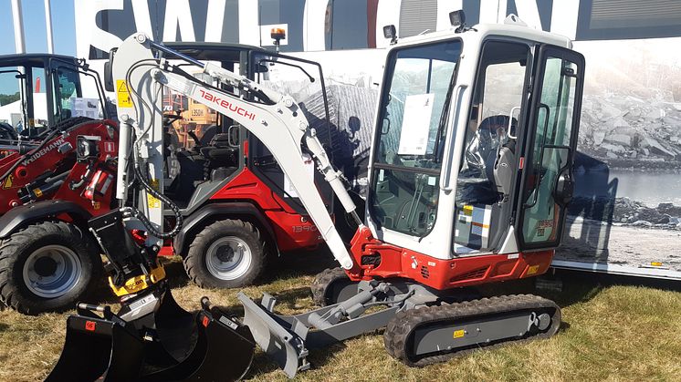 Takeuchi TB 320 är konstruerad för att passa med direktinfäst tiltrotator. 