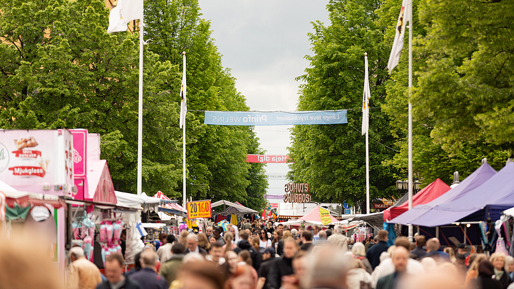 Marknadsafton kommer tillbaka den 1 juni 2023, i år med en kvällsloppis på Storgatan!