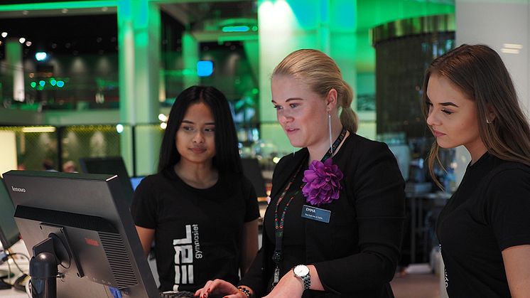 Elever från hotellutbildningen på Realgymnasiet 