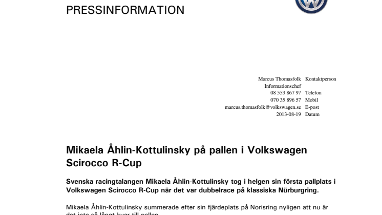 Mikaela Åhlin-Kottulinsky på pallen i Volkswagen Scirocco R-Cup 