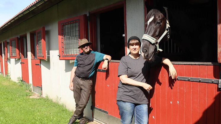 Lilla Trällekilla är en ridskola utanför Genarp i Skåne. Nilla och Mats driver verksamheten som består av 17 hästar.