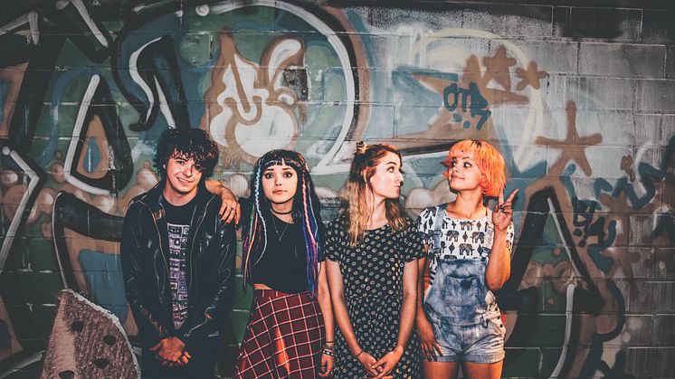 De unge pop-rockere i Hey Violet kommer til Danmark