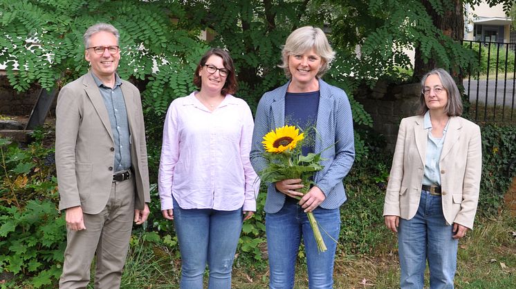 Pfarrer Maik Dietrich-Gibhardt (Vorsteher der Diakonischen Gemeinschaft und Vorstand der Hephata Diakonie), Diakonin Kathrin Rühl, Prüfling Steffi Melzer sowie Angelika Baier-Schops (Evangelische Hochschule Darmstadt).