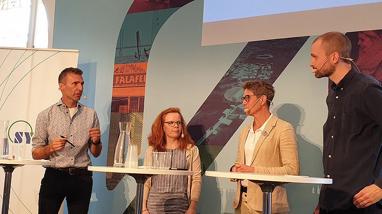 Moderator Rustan Nilsson, Hanna Ljunkvist Nordin -IVL, Ingela Hiltula -Naturvårdsverket, Harald Cavalli-Björkman -Re:newcell på Öresundshusets scen i Almedalen. 