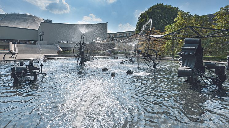 Theater Basel mit dem Fasnachtsbrunnen von Jean Tinguely © Basel Tourismus