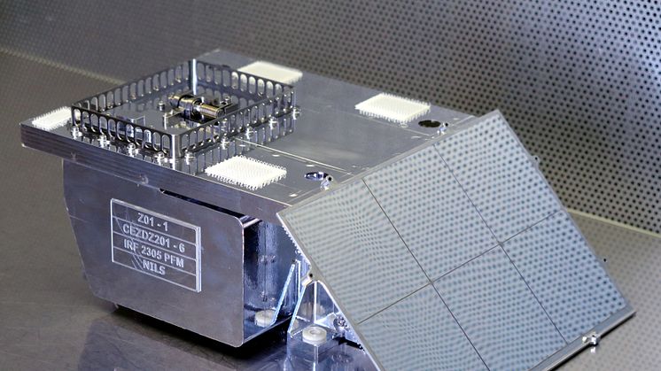 Svenskt rymdinstrument har upptäckt ny partikeltyp på månen / Swedish-built instrument discovers new type of particle on the lunar surface