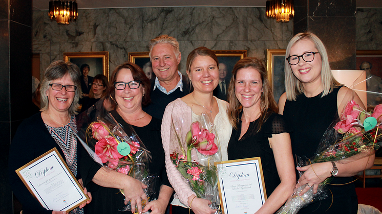 Vinnarna av Pedagogiska priset: Annette Isaksson, Maria Ryttersson och Mats Keijser, gymnasieenheten, Skultuna kommundelsförvaltning, Johanna Malmer Wallenius, Viksängsskolan, samt Linda Bjällerstedt och Sara Bergström, Bjurhovdasmyckets förskola.