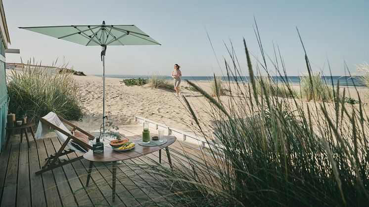 Fortino Riviera, der windstabile und korrosionsbeständige Sonnenschirm von Glatz, besonders geeignet für exponierte Lagen in Küstenregionen  