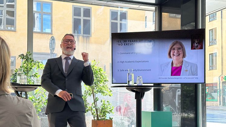 Damian Brunker, rektor på Internationella Engelska Skolan i Eskilstuna