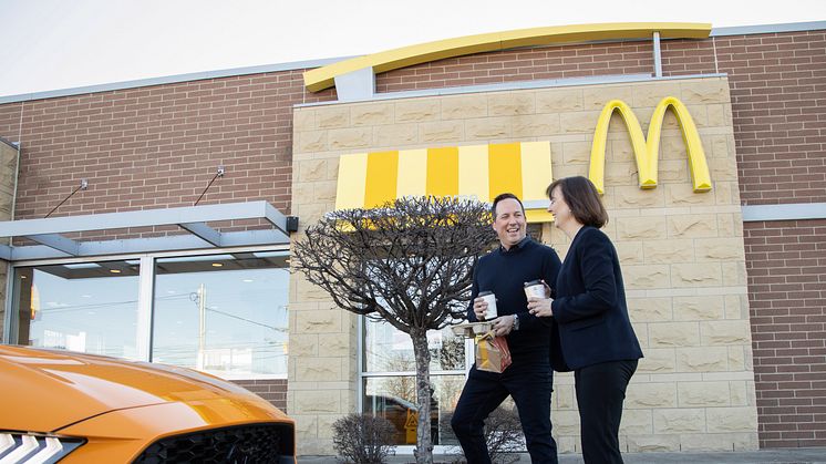 Ráduplázunk a fenntarthatóságra: a Ford és a McDonald’s együtt készítenek autóalkatrészt a kávészemek hulladékából