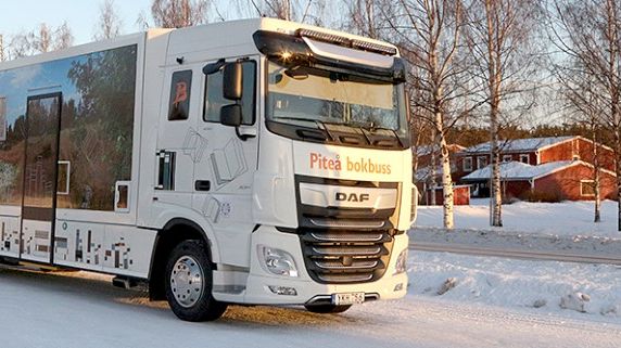 Bokbussen återupptar sina turer runt om i kommunen från och med 25 januari. Foto: Piteå kommun