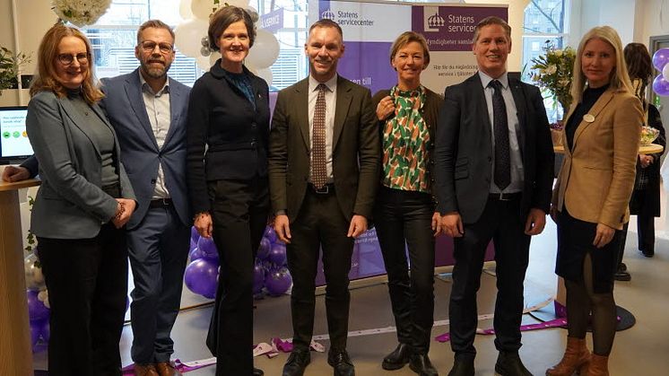 Invigning av Statens servicecenter. Från vänster: Anna-Lena Johansson (L), Thomas Nyman (KD), Anna Kinberg Batra, Erik Slottner (KD), Åsa Lindh, Henrik Thunes (M), Anna Juhlin (C).