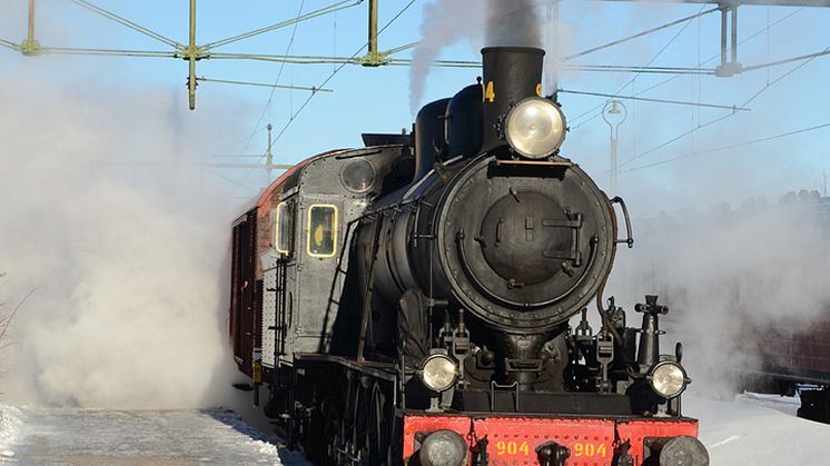 Från mitten av 1970-talet till 1995 stod loket, S1 1923, uppställt i parken intill Svegs stationshus och därefter har Järnvägsmuseet låtit renovera det till körbart skick. Foto:Järnvägsmuseet