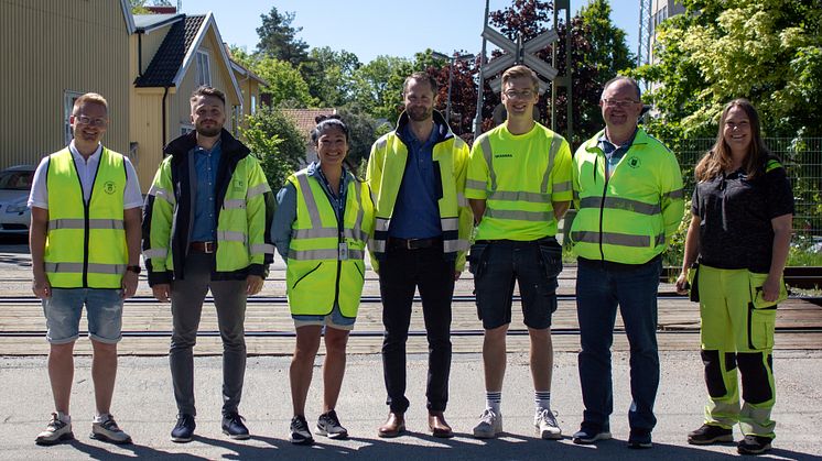 Omläggningsarbetet i centrum sker i samverkan mellan Västvatten, Uddevalla kommun, Uddevalla Energi och Skanska. 