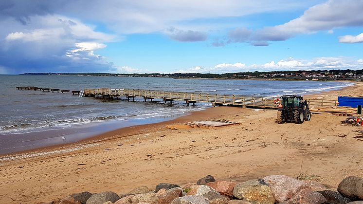 Förberedelser pågår på stranden vid Klitterhus inför byggstarten nästa vecka.