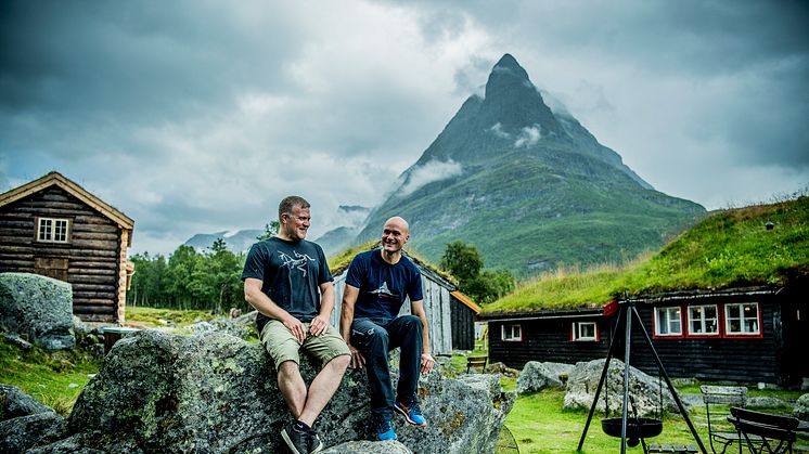 Eystein Opdøl and Jan Håvard Knee are welcoming guests at Renndølsetra in beautiful Innerdalen. Photo: Thomas Rasmus Skog /VisitNorway.com 