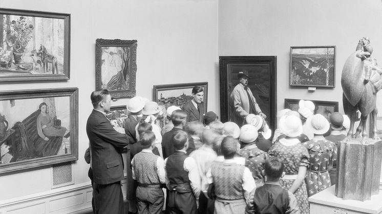 Visning av konstsamlingarna 1936. Foto: Okänd fotograf/Malmö Museer
