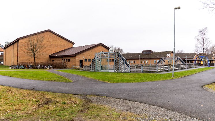 Djupedalskolan i Mölnlycke får nu fjärrvärme levererad av Solör Bioenergi. Foto: Mattias Björlevik