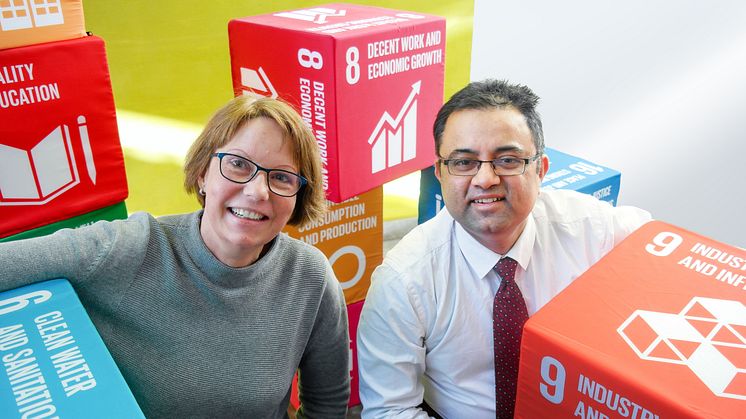 Christiane Funk och Venkata Krishna Kumar Upadhyayula, Kemiska Institutionen vid Umeå universitet. Foto: Ingrid Söderbergh