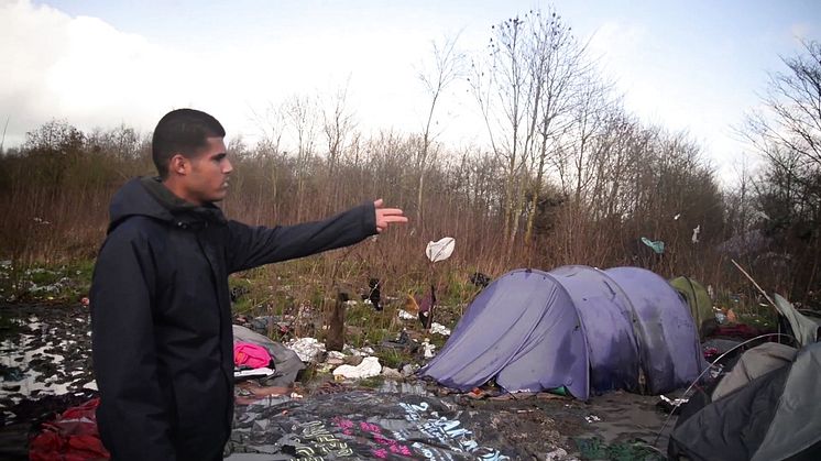 Video från det provisoriska flyktinglägret i Grande-Synthe, Frankrike.