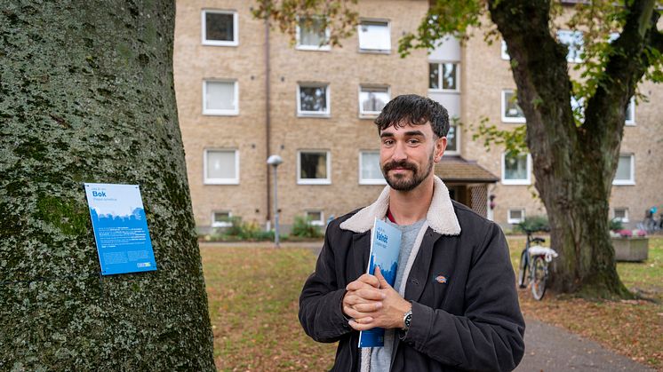 MKB berättar om trädens viktiga miljönytta genom att sätta upp trädskyltar på runt 100 utvalda träd.