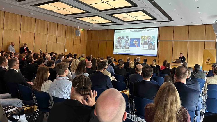 Cochlear präsentierte beim HNO-Kongress in Leipzig wegweisende Ansätze und Lösungen der Hörrehabilitation – hier das Cochlear Symposium am zweiten Kongresstag (Foto: Cochlear Ltd.)