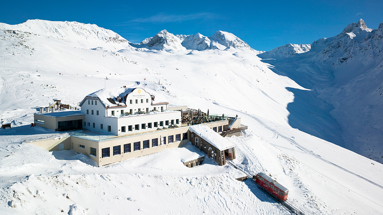 Romantik Hotel Muottas Muragl Aussenansicht Engadin St. Moritz Mountains AG  Daniel M