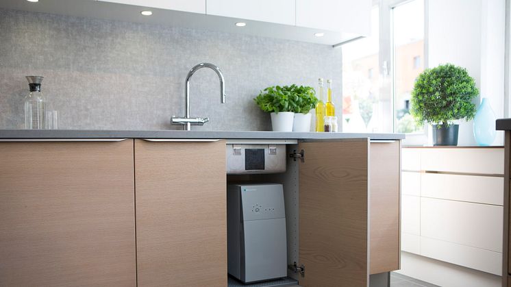 A high-performance, direct flow Bluewater Pro fits snugly under a sink, able to generate 52 gallons of safer tap drinking and cooking water every hour throughout the day. 