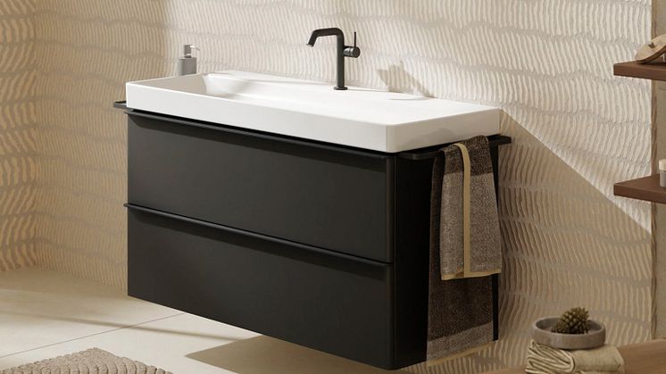Den nye badmøbelserie Xelu Q fra hansgrohe passer ind på ethvert badeværelse. Med et dybt sortiment, forskellige overflader og smart tilbehør sørger Xelu for smukt design og plads til at skabe orden på både store og små badeværelser.