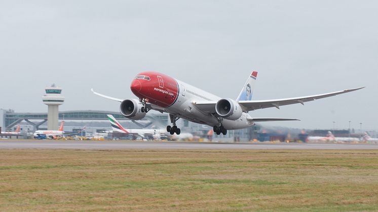 Dreamliner at LGW