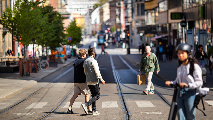 Fotgjengere i bybiulde Oslo. Foto: Kristianne Marøy