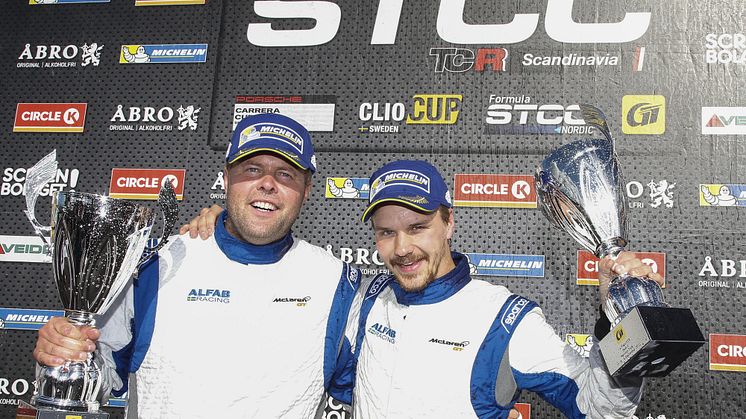 Erik Behrens (till vänster) gör comeback i Swedish GT.