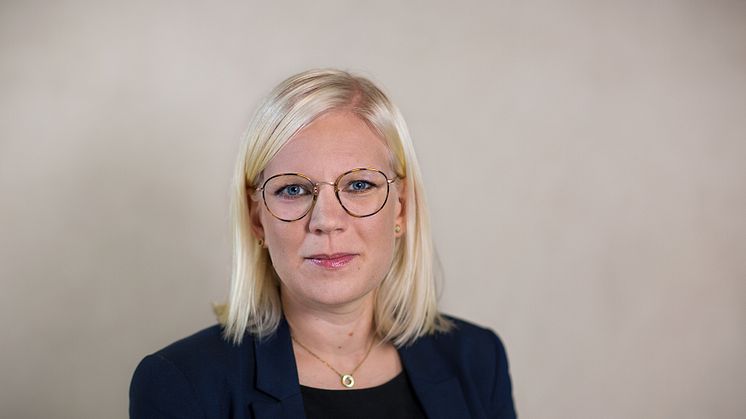 Arbetsmarknadsborgarråd Karin Ernlund presenterar statistiken över ungdomsarbetslösheten i Stockholm. Se fullständig statistik längst ner. Foto: Stockholms stad.