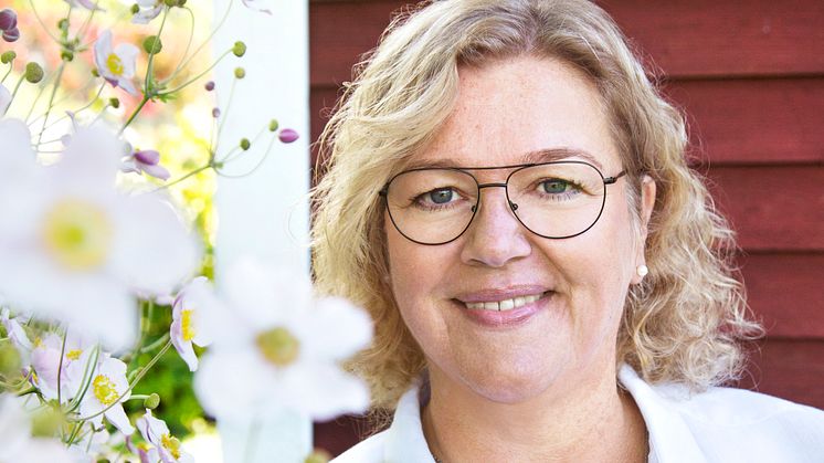 Anna-Lena Brander från Uppsala debuterar med mysdeckaren Franska kort i april