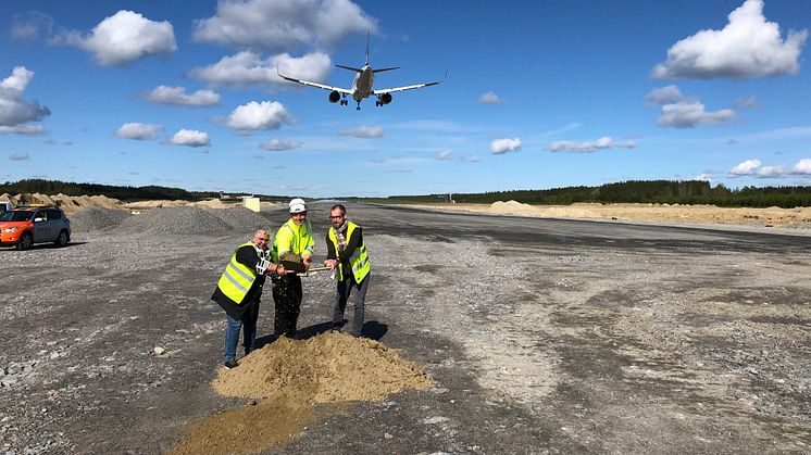 FV: Maria Marklund, Kommunalråd Skellefteå Kommun, Mikael Engström Site Manager NCC, Johan Sundelin Vice Ordförande Skellefteå Airport