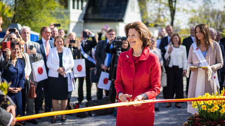 Drottning Silvia sken ikapp med solen vid invigningen av SilviaBo