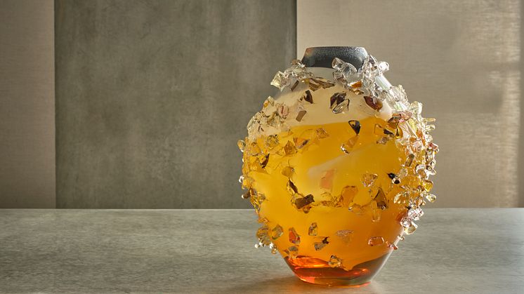Sakura, handblown glass and sculpted glass, H 38 x Ø 32 cm