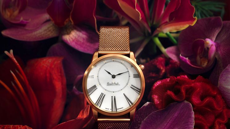 Klassisch, elegant und voll im Trend: die Rosenthal-Uhr "Asymetria" in stylishem Roségold ist einfach zum Verlieben.