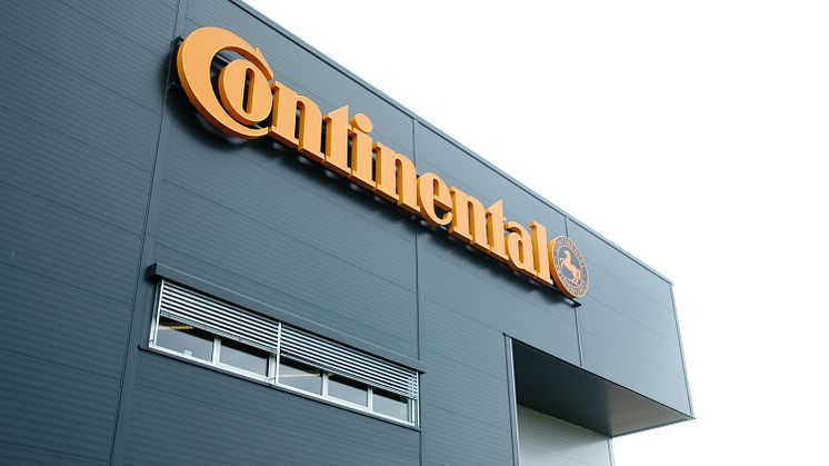 Continental Refinances Credit Lines Maturing in 2012