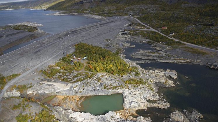 Suorvadammen i Laponia världsarv är en kraftverksdamm i Stora Lule älv som dämmer upp regleringsmagasinet Akkajaure. Bygget startade 1919. Foto: Bengt A Lundberg / CC BY