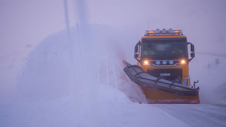 Svevia-vinterunderhåll-av-väg2-foto-PATRICK_TRAGARDH-press-700x367