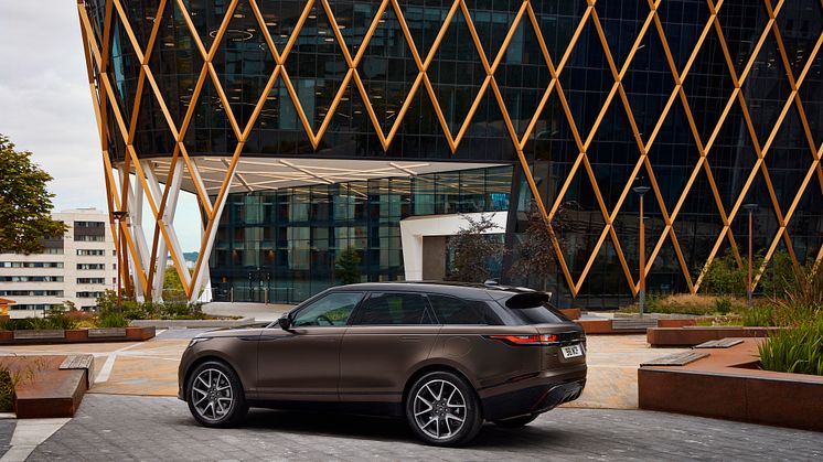 RR_Velar_22MY_SV_Bespoke_Tourmaline_Brown_Exterior_GP_180821_002