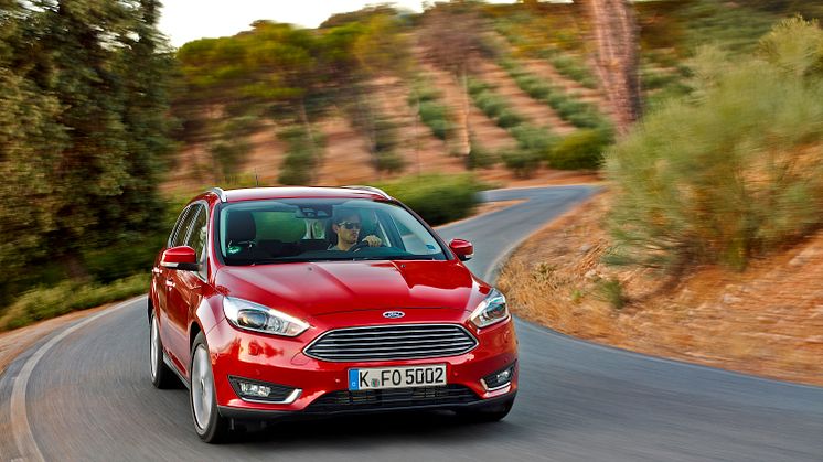 Nya Ford Focus med nya, kraftfullare motorer förbättrar bränsleekonomin med upp till 19 procent