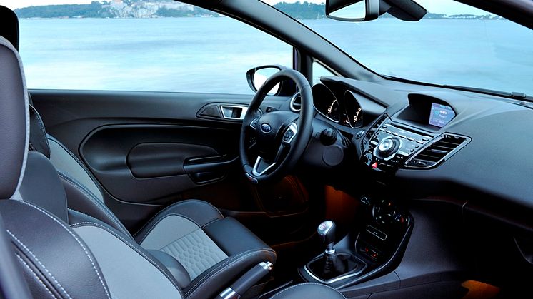 A Ford Fiesta ST ezentúl ötajtós karosszériával is kapható; a még praktikusabb autó változatlanul kategória első teljesítményt kínál