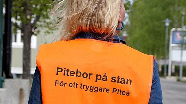 Bildtext: Föreningar nattvandrar i Piteå för att skapa tryggare miljöer. 	Foto: Marie Öqvist