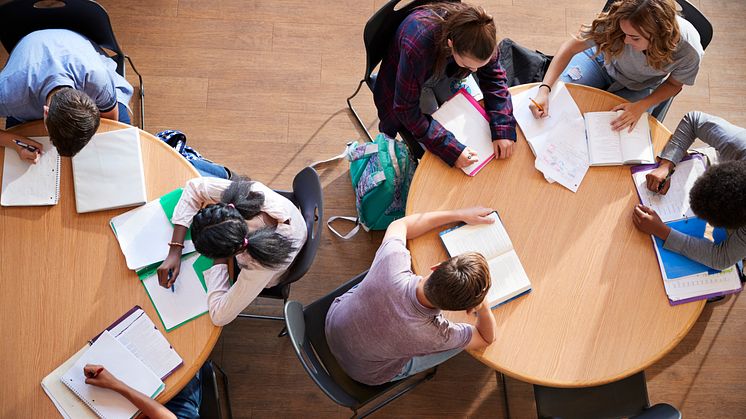 "Ta bort möjligheten för skolor att välja elever baserat på kötid"