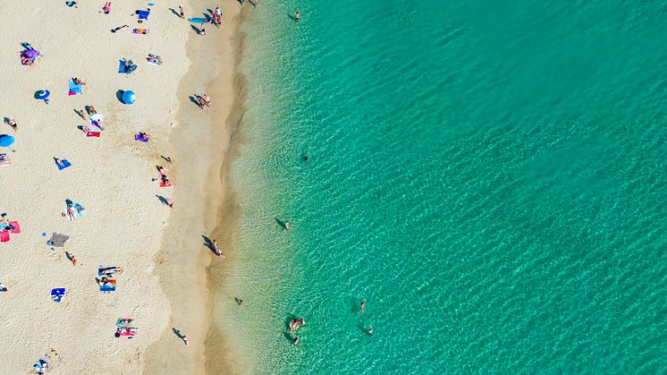 Stranden Morro Jable på Fuerteventura är en av hundratals sagolika stränder på Kanarieöarna. Foto: Canary Islands Tourism.